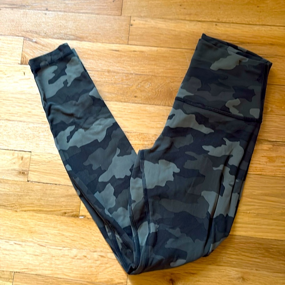 Lululemon Camo Green Wunder Under Tight